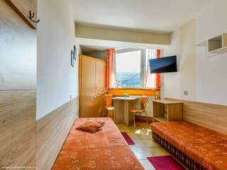 Отели типа «постель и завтрак» Willa Mona Шклярска-Поремба Небольшой двухместный номер с 2 отдельными кроватями-3